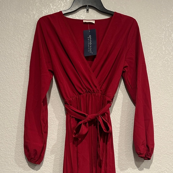 Elegant Red Long Sleeve Dress - Picture 4 of 5